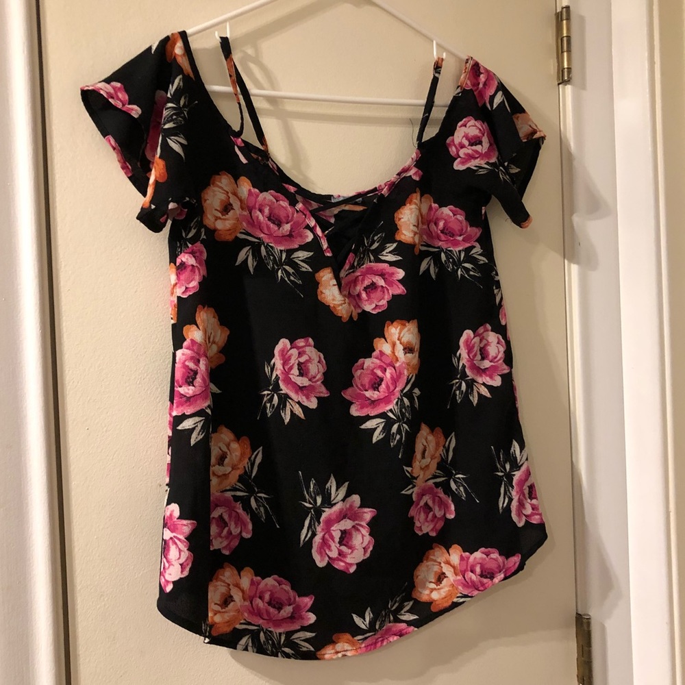 Super cute dressy top!